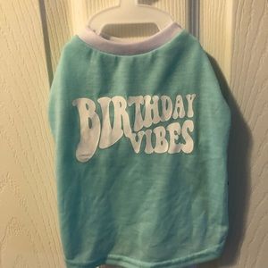 DOG GRAPHIC TEE “BIRTHDAY VIBES” Size EXTRA SMALL